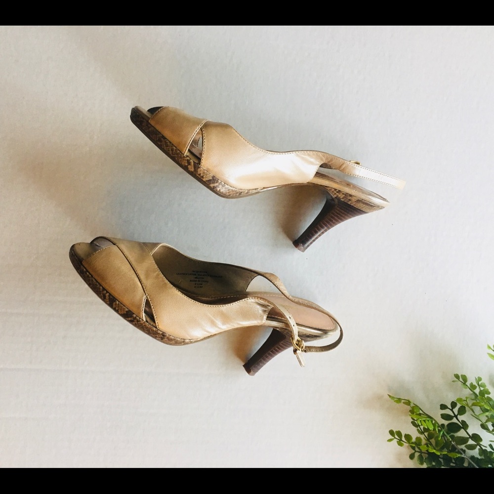 Liz Claiborne size 8 1/2 leather open-toe heels, color: champagne